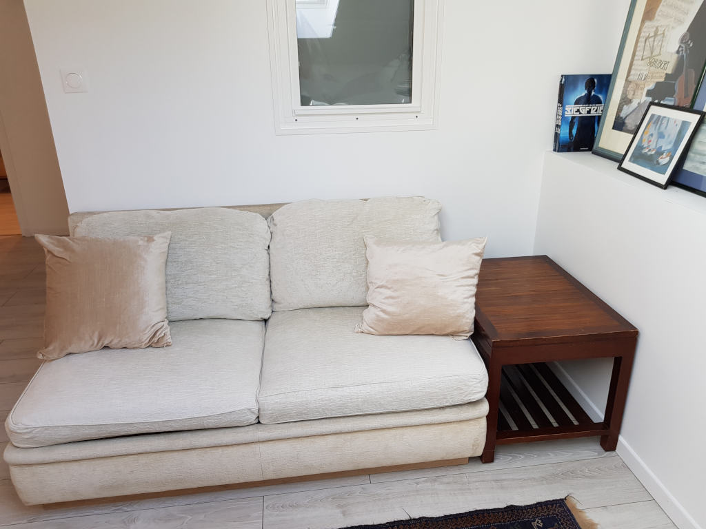 Lounge area with TV and high-speed Wi-Fi